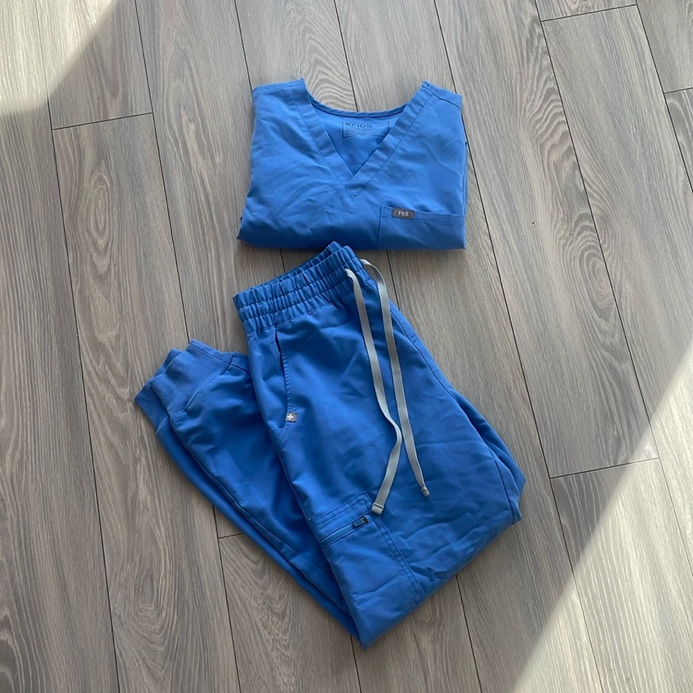 FIGS blue jogger set